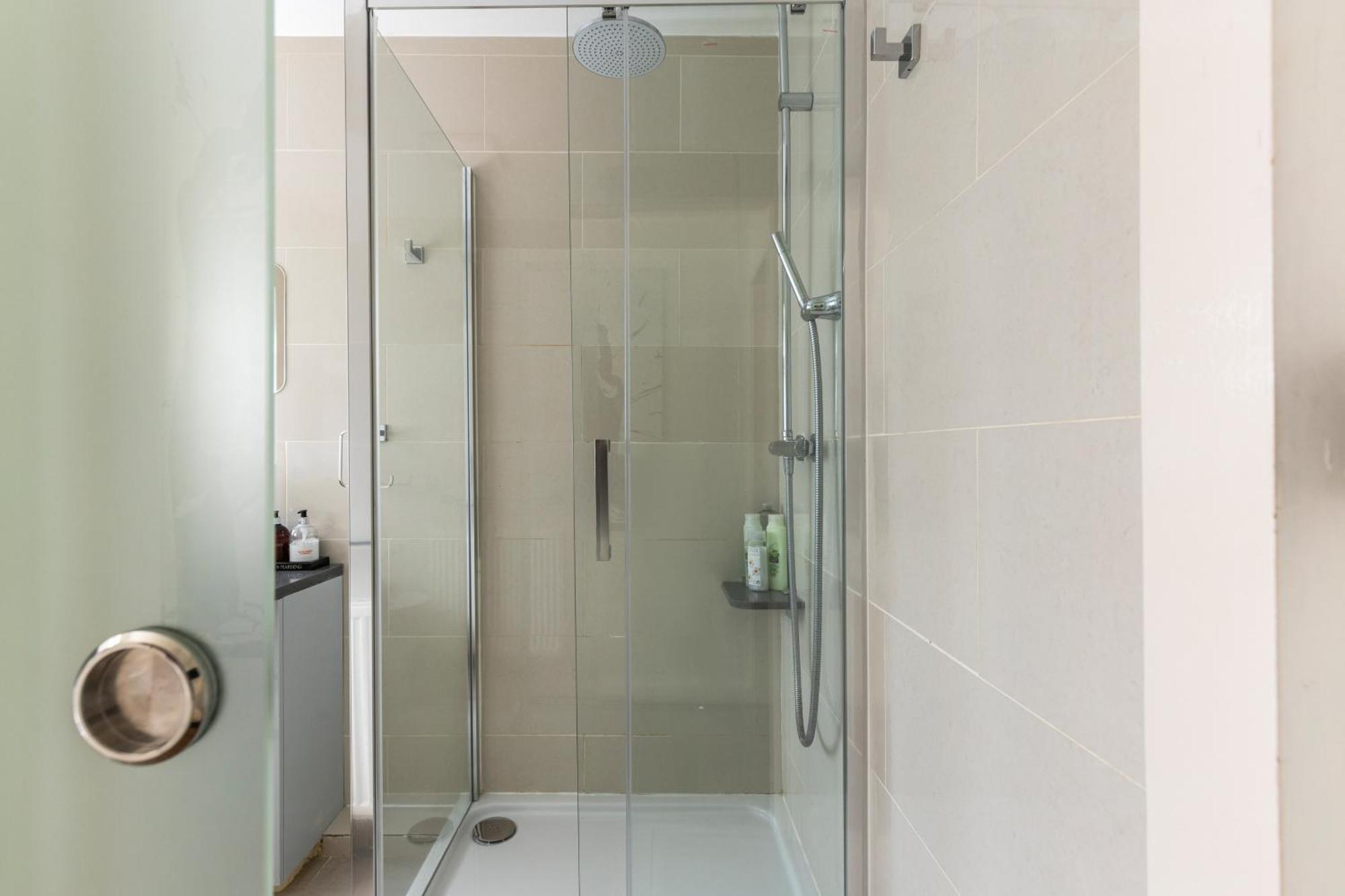 King Studio Apartment With Garden And Parking Ealing Exterior photo